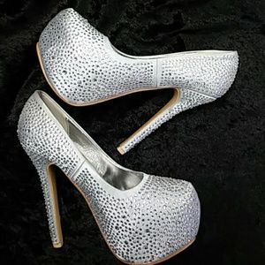 DAZZLING STILETTOS!!